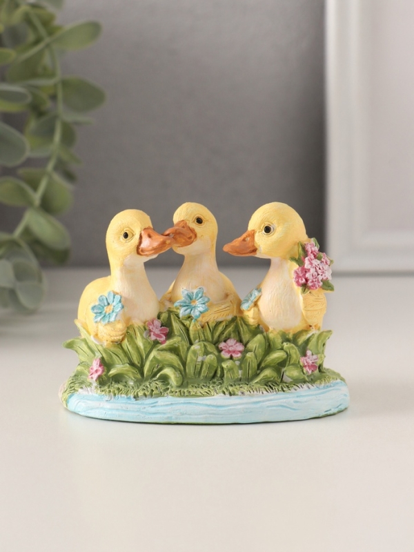 Сувенир полистоун Сувенир полистоун "Утята в пруду с цветами" 9х5,5х6,5 см