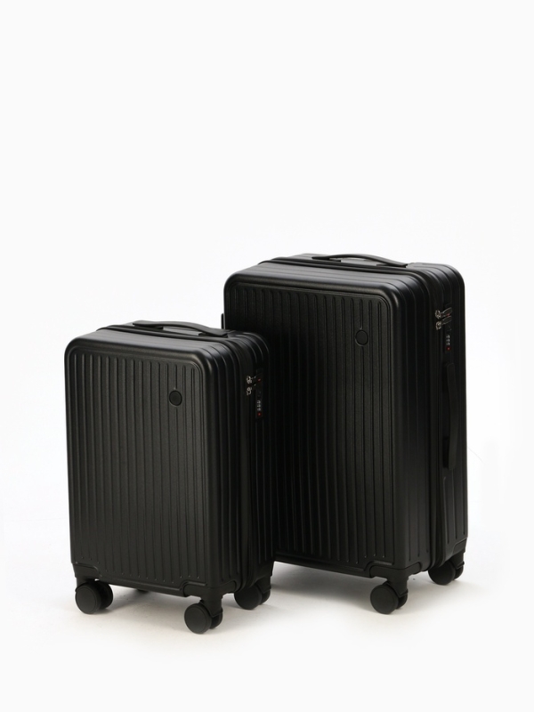 Чемодан 20 Чемодан 20", PС, 34*22*56, отд на молнии, код замок, 4 колеса, черный