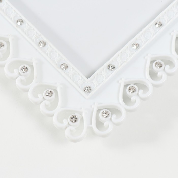 Фоторамка пластик 20х25 см Фоторамка пластик 20х25 см "Рама из сердечек" белая