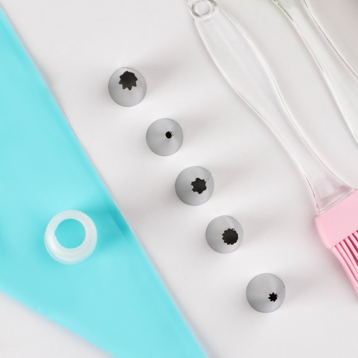 Набор кондитерский «Айс», 9 предметов: лопатка, кисть, адаптер, мешок 30×15 см, насадки 5 шт Набор кондитерский «Айс», 9 предметов: лопатка, кисть, адаптер, мешок 30×15 см, насадки 5 шт