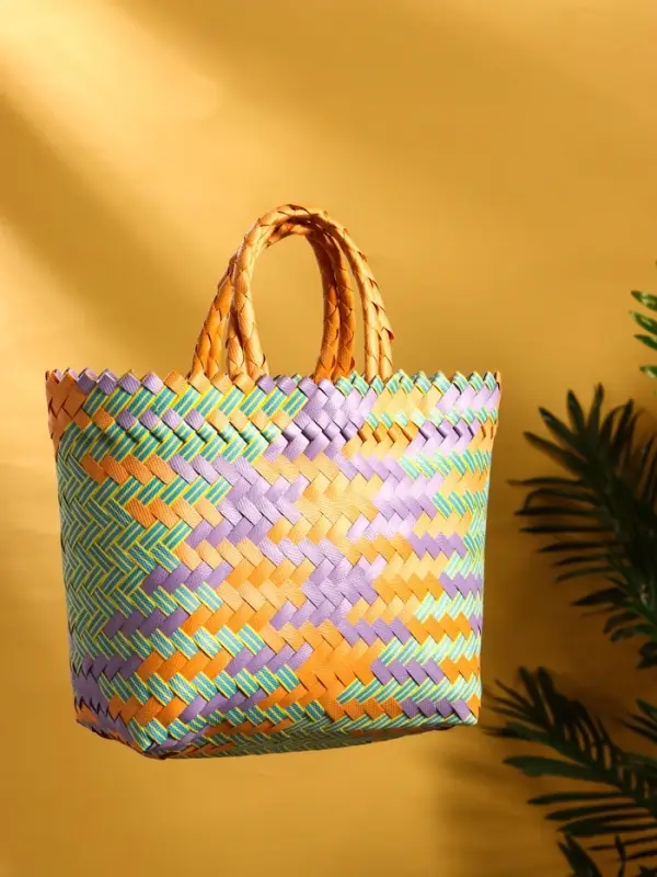 Сумка плетёная пластиковая 20х10х30 см, цв. разноцветный Сумка плетёная пластиковая 20х10х30 см, цв. разноцветный