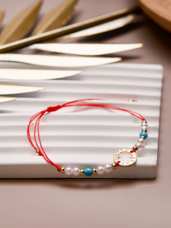 Браслет-оберег «Красная нить» женский, защита, кольцо мини, голубо-белый в золоте, d=6