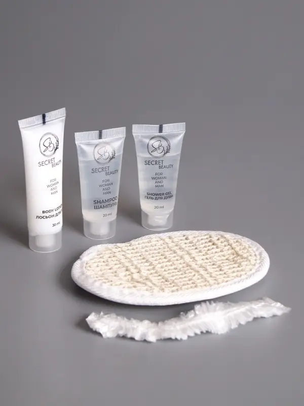 Дорожный набор (шампунь, гель для душа, шапочка, лосьон и мочалка)