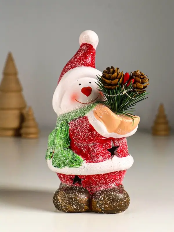 Сувенир керамика свет "Снеговик в красной шубке с еловой веточкой" 10х7,5х14,5 см