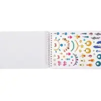 Книга с наклейками и трафаретами &laquo;Альбом визажиста&raquo;