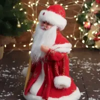Дед Мороз под ёлку &laquo;Зимнее волшебство. Новогодняя игрушка в шубке&raquo; двигается, 30 см, красный