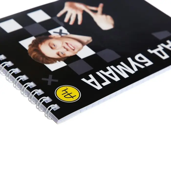 Блокнот А6 40 листов в клетку на гребне Блокнот А6 40 листов в клетку на гребне "Влад А4", обложка мелованный картон, УФ-лак, блок 60 г/м2, 5В МИКС