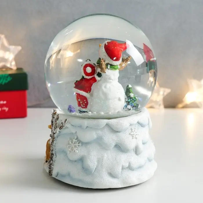 Сувенир полистоун водяной шар музыка "Обнимашки со снеговиком" 11,5х11,5х14 см