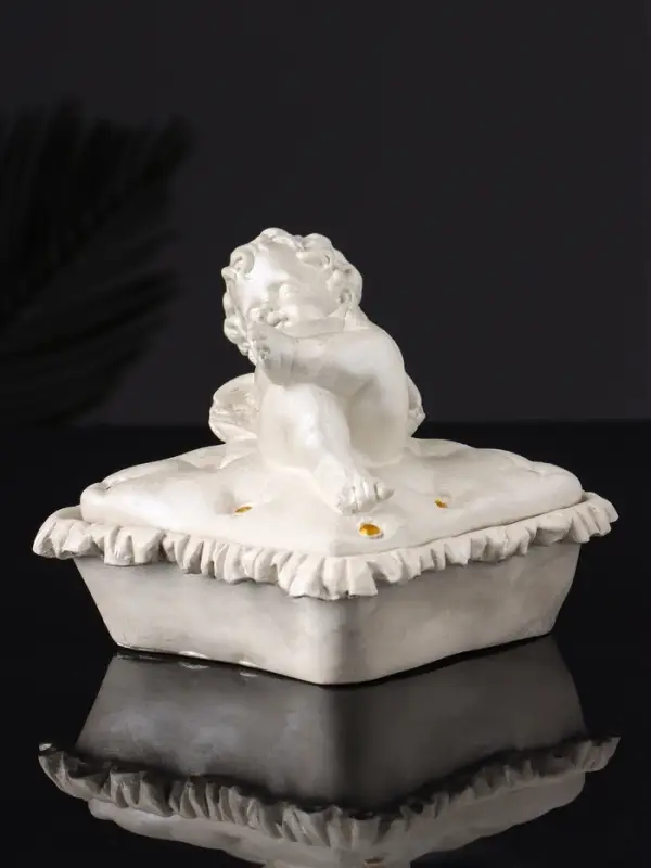 Шкатулка Шкатулка "Ангел лежит на животе" 9х9х9 см, перламутр