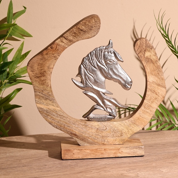 Сувенир интерьерный в деревянном кольце Сувенир интерьерный в деревянном кольце "Конь" 30х8х33 см
