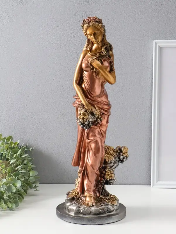 Фигура "Девушка с виноградом" бронза с золотом, 50х20х20 см