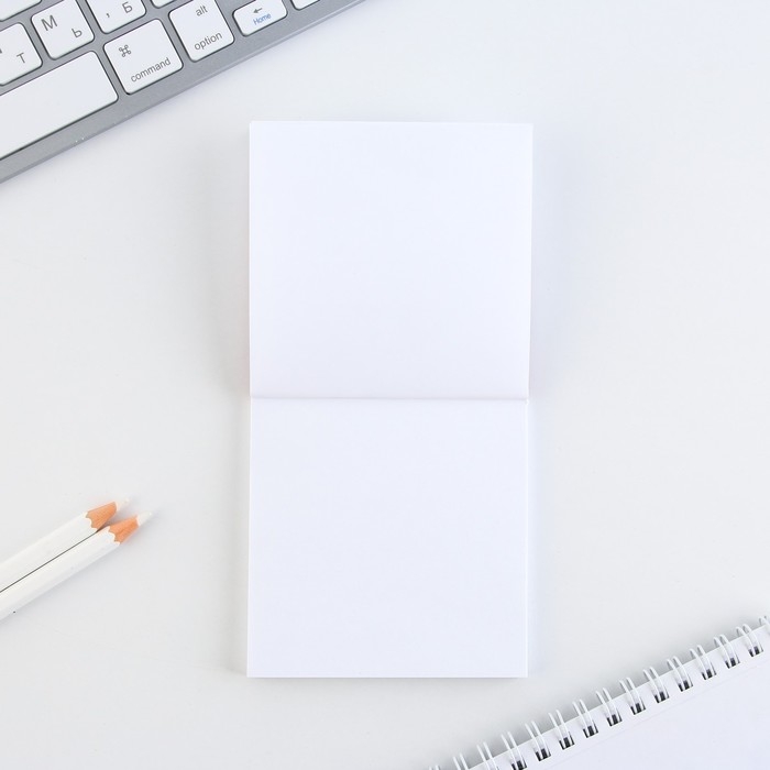 Подарочный набор: блокнот-раскраска и восковые мелки «Юному герою» Подарочный набор: блокнот-раскраска и восковые мелки «Юному герою»