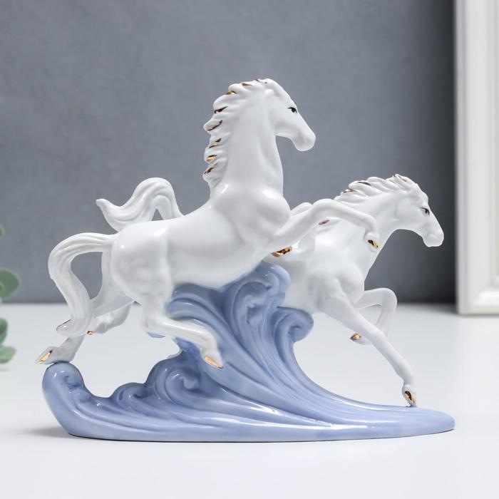 Сувенир керамика Сувенир керамика "Скачки арабских скакунов" белый с золотом 16 см
