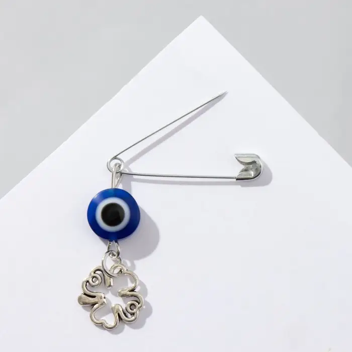 Булавка-оберег «Защита души, тела и духа», 2.2 см, бело-синяя в серебре