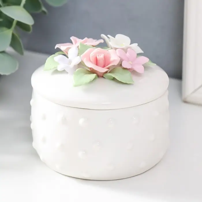 Шкатулка керамика "Цветочный сад. Горошек" белая 8х8х8см