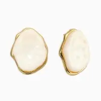 Серьги большие &laquo;Мятый овал&raquo;, акрил, белые в золоте