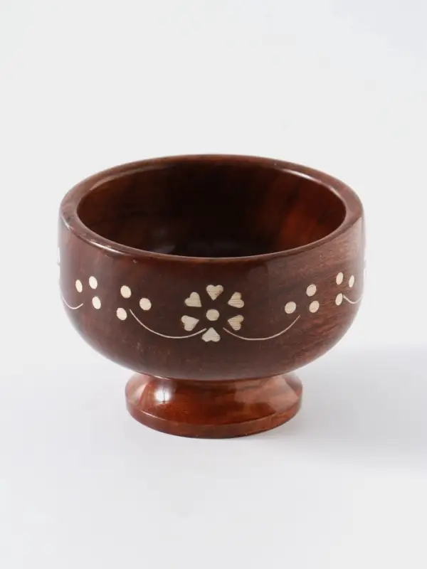 Чаша на ножке &laquo;В самое сердце&raquo;, 10&times;10&times;7 см, дерево шишам