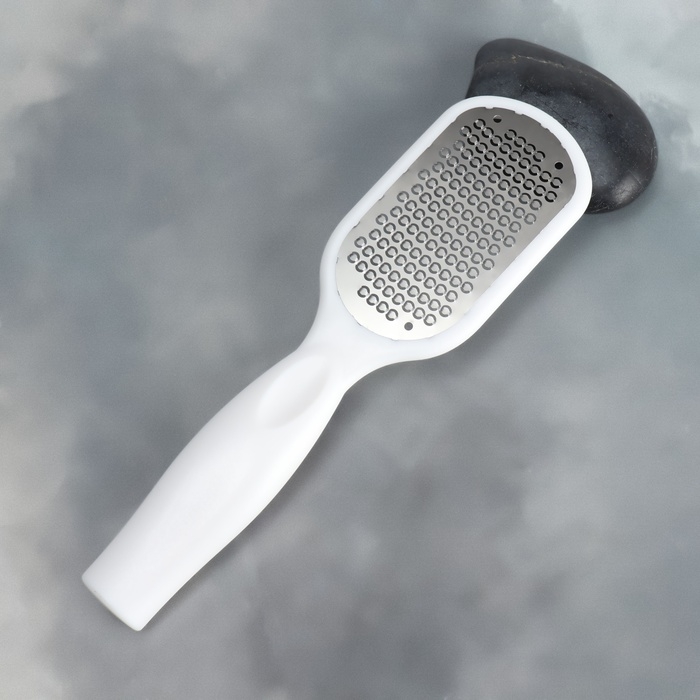 Пилка для ног, металлическая, с футляром, 20,5 см, цвет белый Пилка для ног, металлическая, с футляром, 20,5 см, цвет белый