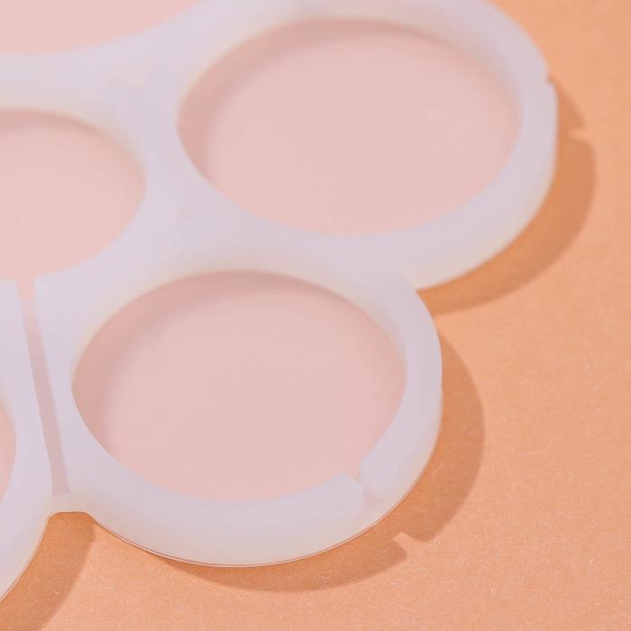 Форма для леденцов Доляна «Кругляши», силикон, 17×15,5×0,7 см, 6 ячеек, цвет белый Форма для леденцов Доляна «Кругляши», силикон, 17×15,5×0,7 см, 6 ячеек, цвет белый