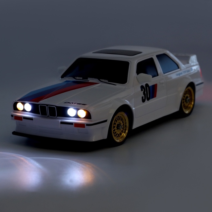 Машинка на пульте управления «Легенда Дрифта», радиоуправление, полный привод, 40 км/ч, 2 комплекта колёс, 1:16, цвет белый Машинка на пульте управления «Легенда Дрифта», радиоуправление, полный привод, 40 км/ч, 2 комплекта колёс, 1:16, цвет белый