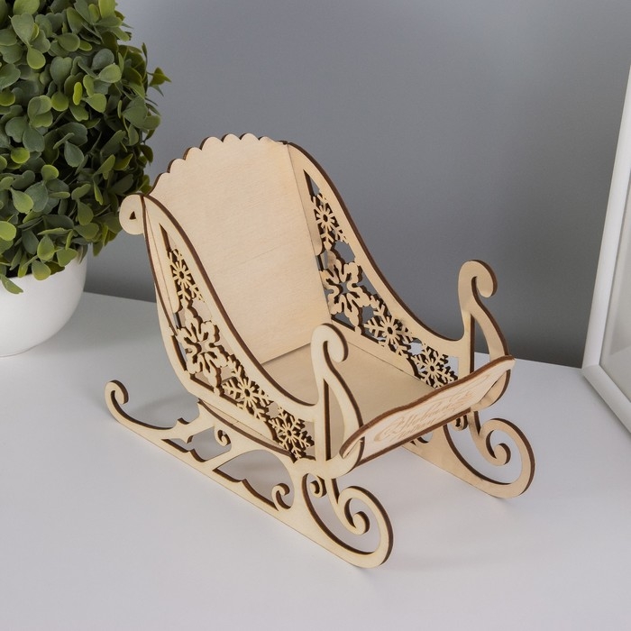 Шкатулка-сани  Шкатулка-сани "Змея. Снежинки" 21х14х10 см