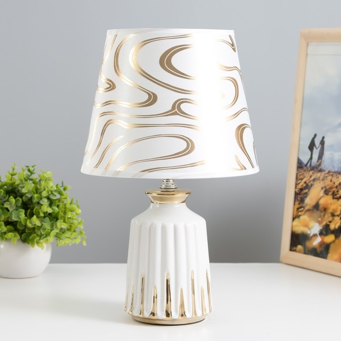 Настольная лампа Настольная лампа "Николь" Е14 40Вт золото белый 20х20х33см RISALUX