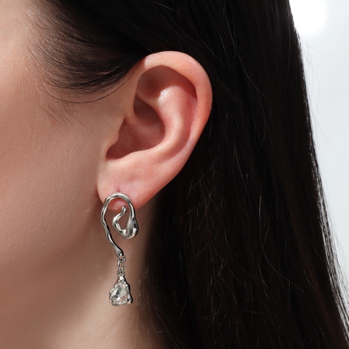 Серьги висячие со стразами «Звёздочка» со спиралью, цвет белый в серебре, 6,5 см