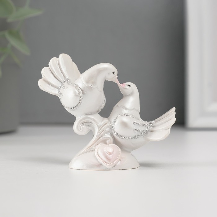 Сувенир полистоун Сувенир полистоун "Два голубя" на подставке, МИКС 6,3х5,5х2,5 см