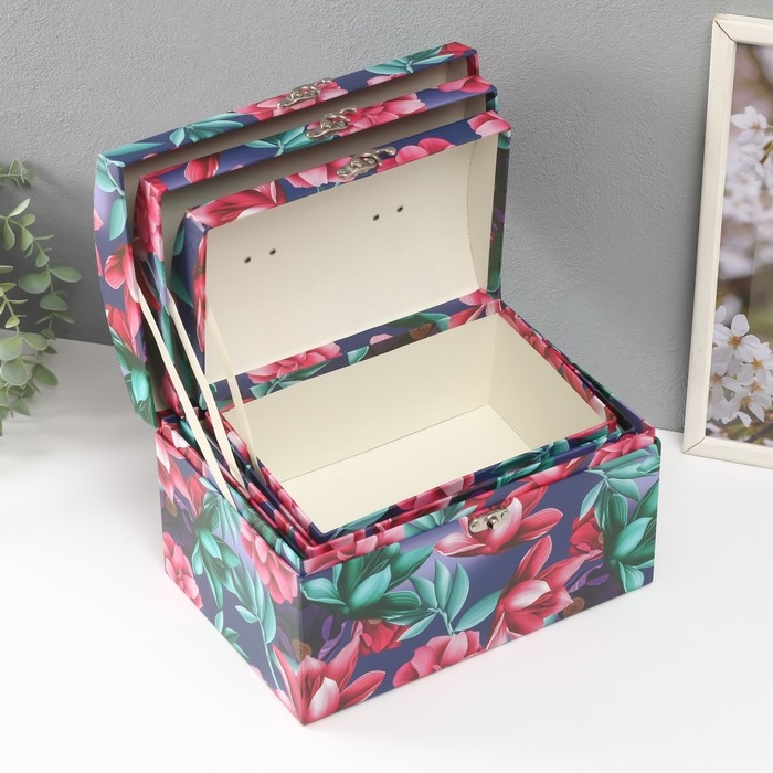 Шкатулка картон сундучок Шкатулка картон сундучок "Волшебные цветы" набор 3 шт 26х18х16,5 24х16х14,5 22х14х12,7 см