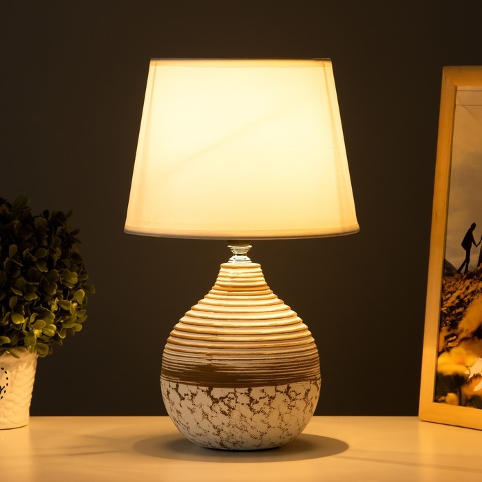 Настольная лампа Настольная лампа "Иллирия" Е14 40Вт бело-кофейный 19х19х32 см RISALUX