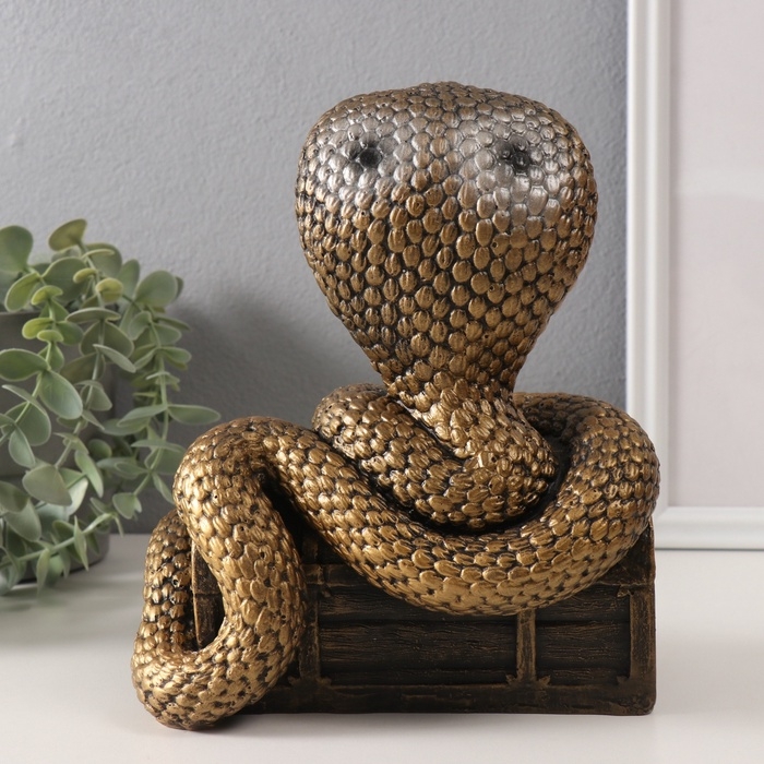 Копилка Копилка"КОБРА НА СУНДУКЕ "  20 х 17 х 12 см.