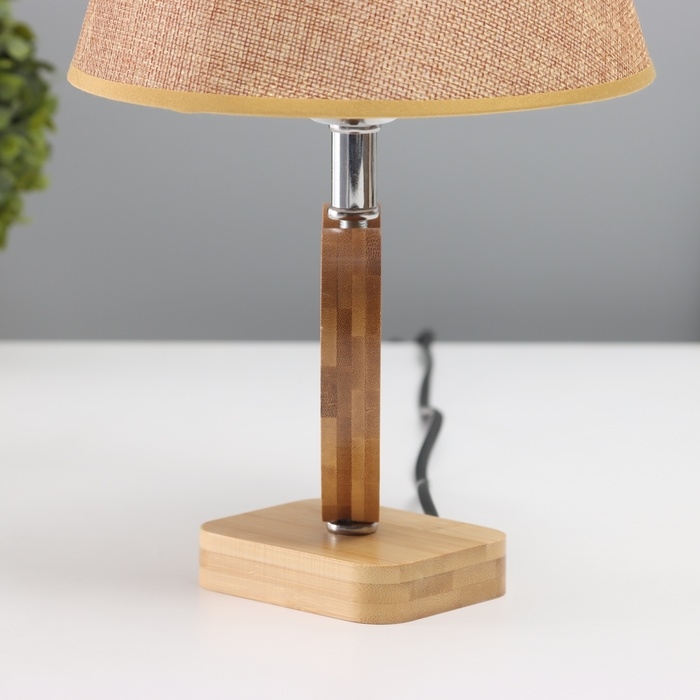 Лампа настольная с фоторамкой 9,5х8,5см (акрил на магнитах) 20х20х35см Лампа настольная с фоторамкой 9,5х8,5см (акрил на магнитах) 20х20х35см