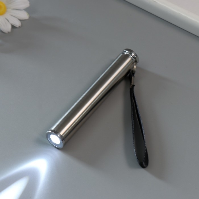 Фонарик свет металл с ремешком Фонарик свет металл с ремешком "Серебро" AAx1 шт 1,5х1,5х10,5 см