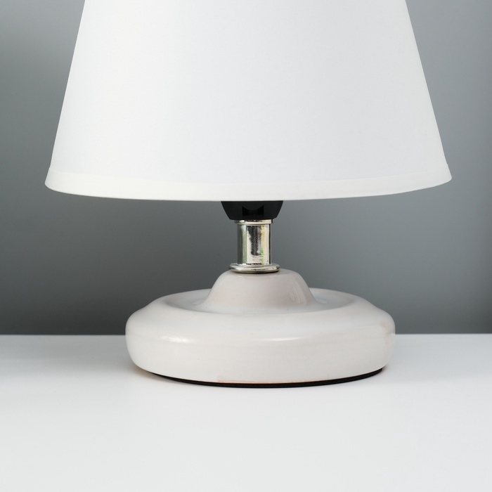 Лампа настольная Лампа настольная "Мини" 1х40Вт Е14 белый 15х15х20см МОДЕЛЬ: 3133993