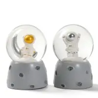 Снежный шар с подсветкой &laquo;Космонавт&raquo;, d=4.5 см, 3хLR41, 4.5&times;4.5&times;6.5 см, МИКС