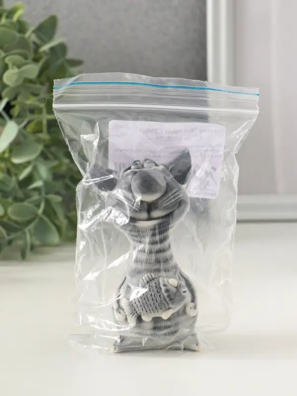 Сувенир Сувенир "Кот худой с рыбой" 9,5 см