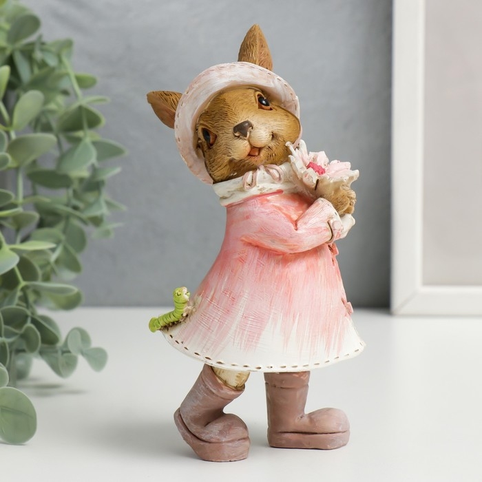 Сувенир полистоун Сувенир полистоун "Зайка в шляпке и дождевике с цветком и гусеницей" 14,5х6,5х8 см