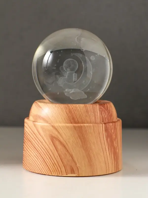 Сувенир стекло свет Сувенир стекло свет "Шар. Космонавт на месяце" 6хLED шар d=6 см, крутится, USB 7х7х10 см