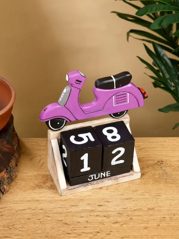 Календарь настольный «Мопед», 14×5.5×14.5 см, дерево, фиолетовый