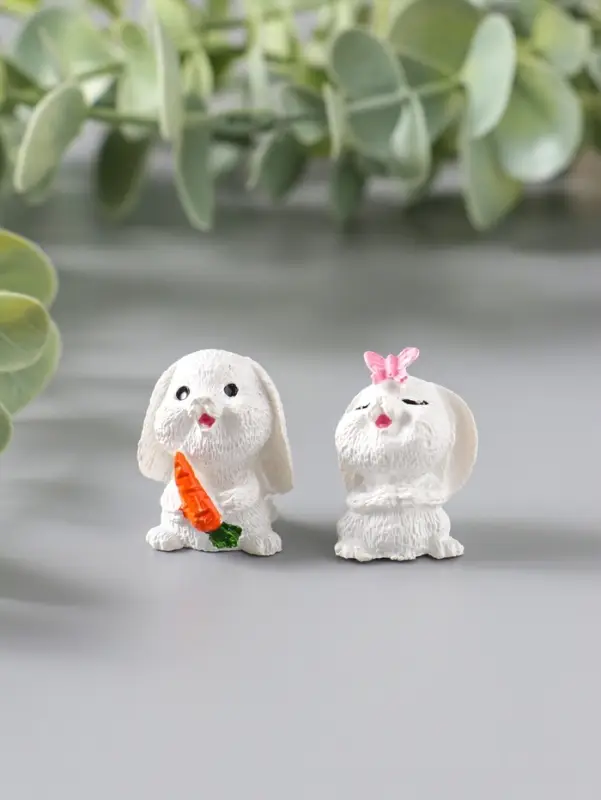 Сувенир полистоун "Белый зайка с бабочкой/морковкой" МИКС 1,7х2,3х3 см