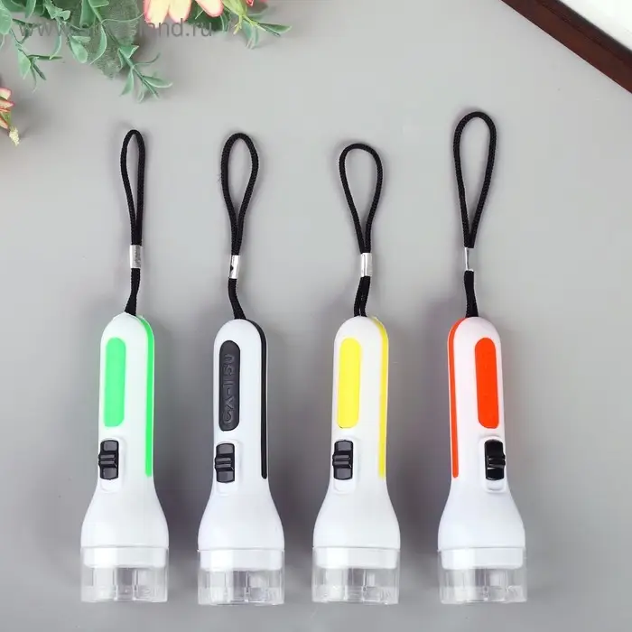 Фонарик брелок для ключей на кольце на подвеске «Яркая вставка», 9.8×3×3 см, МИКС Фонарик брелок для ключей на кольце на подвеске «Яркая вставка», 9.8×3×3 см, МИКС