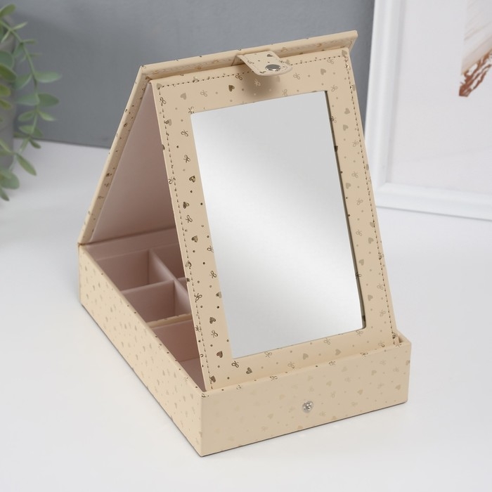 Шкатулка кожзам для украшений с зеркалом Шкатулка кожзам для украшений с зеркалом "Сердечки" золото матовое тиснение 15х21,5х5,5 см 1052446