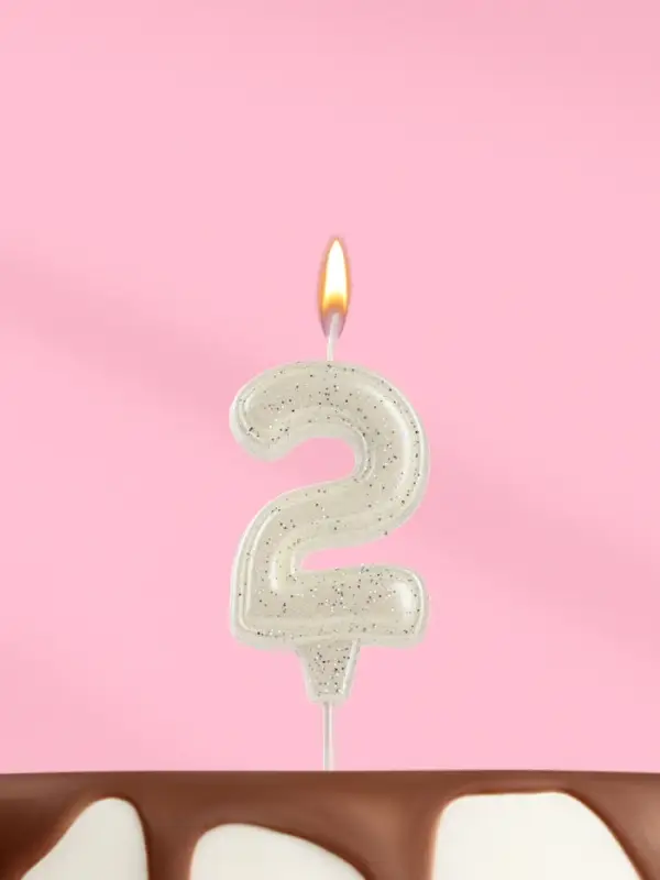 Свеча в торт &laquo;Праздник&raquo; цифра 2, жемчужный перламутр с блестками
