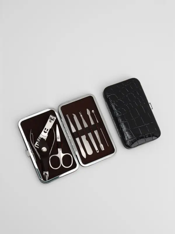 Набор маникюрный &laquo;Рептилия&raquo;, 8 предметов, в футляре, чёрный