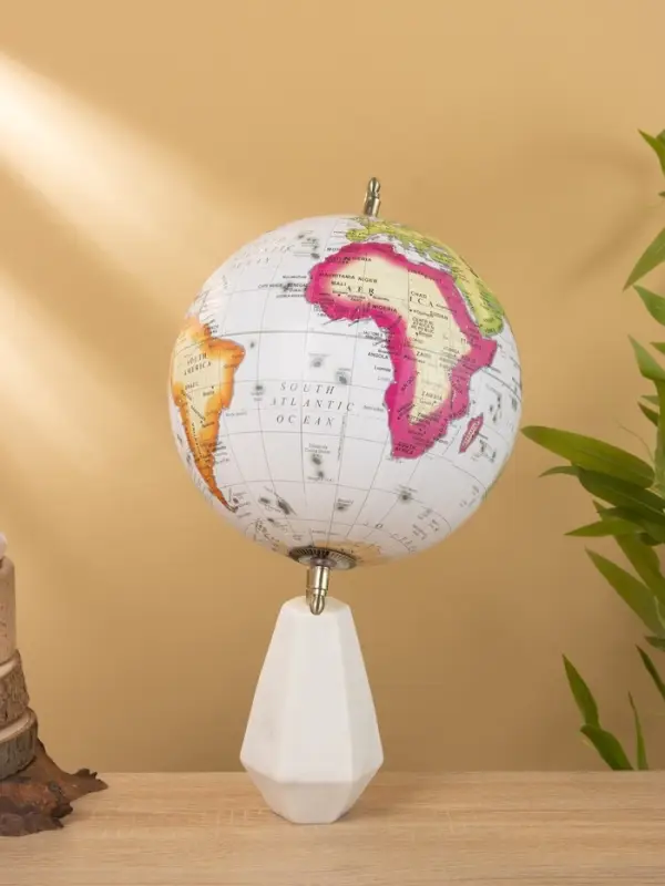 Глобус сувенирный 23х20х38 см, подставка мрамор Глобус сувенирный 23х20х38 см, подставка мрамор