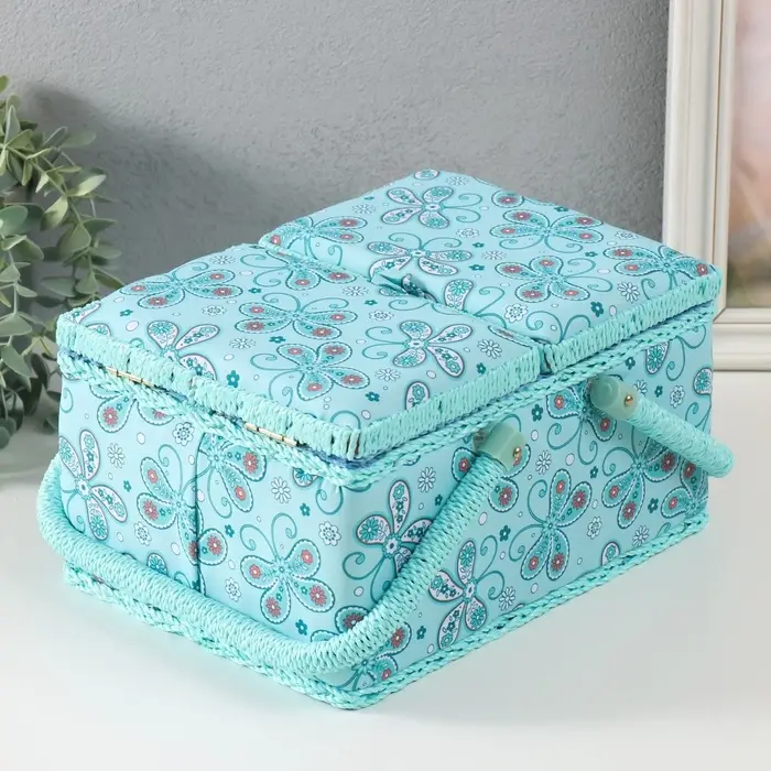 Шкатулка для рукоделия и шитья &laquo;Бабочки и цветочки на голубом&raquo;, хранение ниток, иголок, мелочи, 19&times;26&times;14.5 см