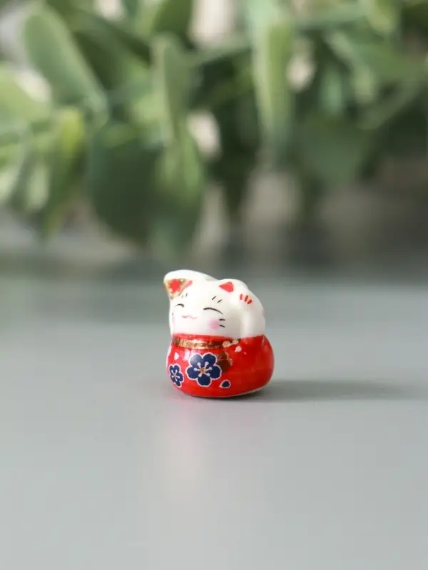 Фигурка керамика &laquo;Манэки-нэко с веером и в цветах&raquo;, 1.2&times;0.6&times;1.5 см, МИКС