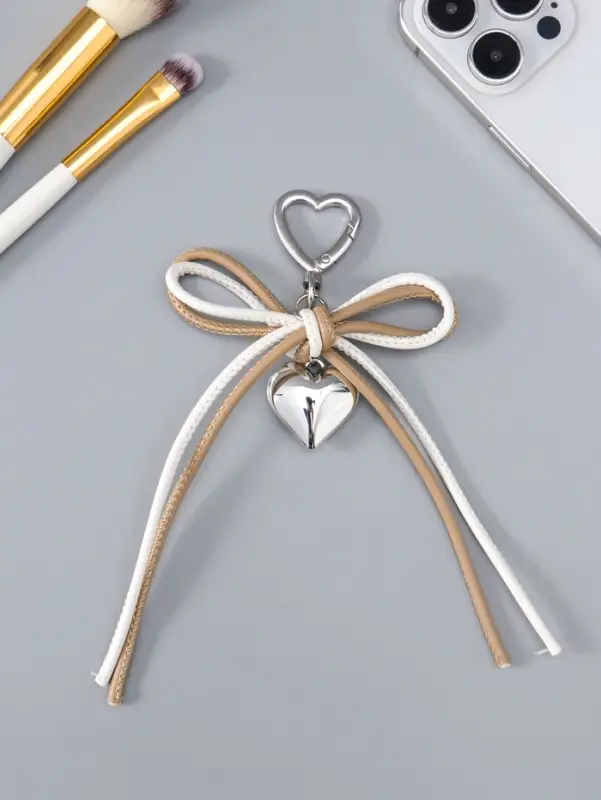 Брелок на карабине "Двойной бант с сердцем" бежево-белый 14х9х1,5 см
