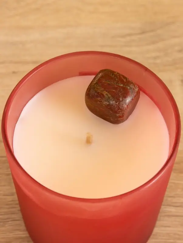 Свеча в стекле с камнем Manifest икебана 200 гр соевый воск Свеча в стекле с камнем Manifest икебана 200 гр соевый воск