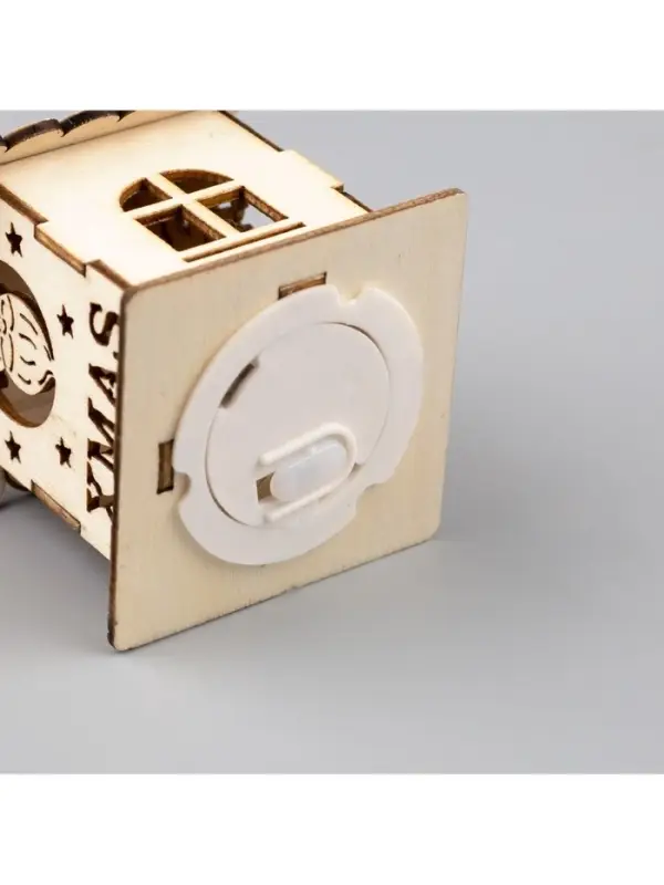 Ёлочная игрушка &laquo;Домик с Дедом Морозом&raquo;, 6&times;4.5&times;4.5 см, от батареек, свечение тёплое белое